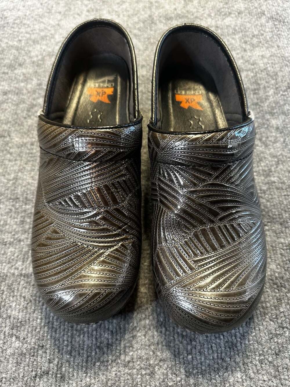 Dansko XP Metallic Geometric Clogs Size 39 Utility Teacher Nurse Healthcare